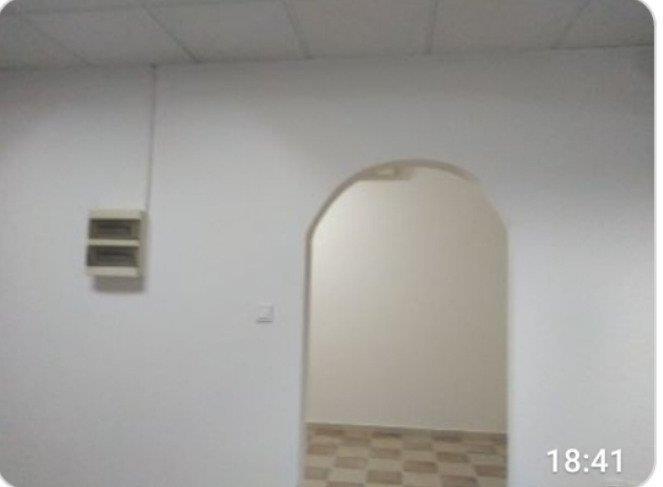 IZDAJEM  LOKAL  ( 31 m2 )  U  CENTRU  BARA