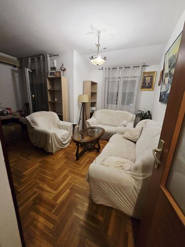 Izdaje se jednosobni stan u PG