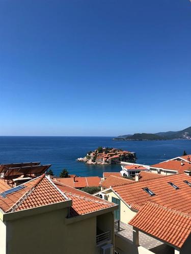 Dvosoban duplex stan na Svetom Stefanu 