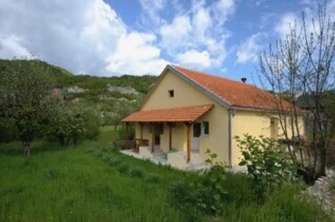 Kuća-na-prodaju-Cetinje