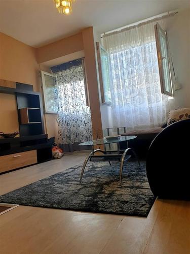 PRODAJA, GARSONJERA TUSKI PUT VOJNA ZGRADA