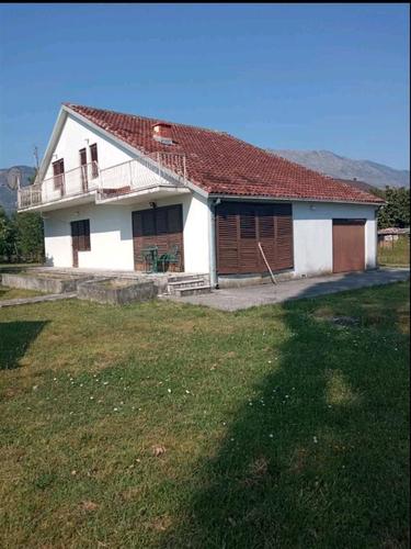 prodajem kucu