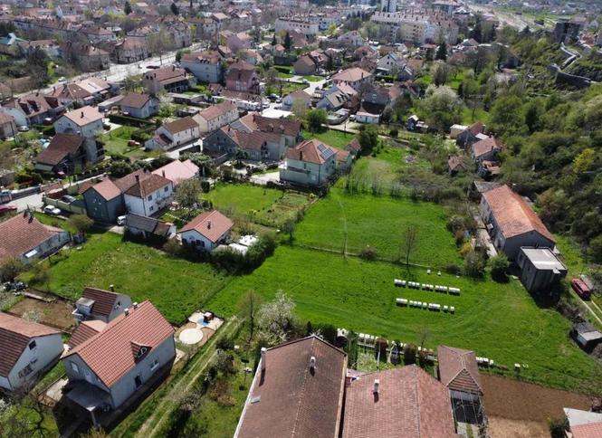 PRODAJA!Kuca i zemljistem povrsine 3477m2,Niksic,Stara Varos