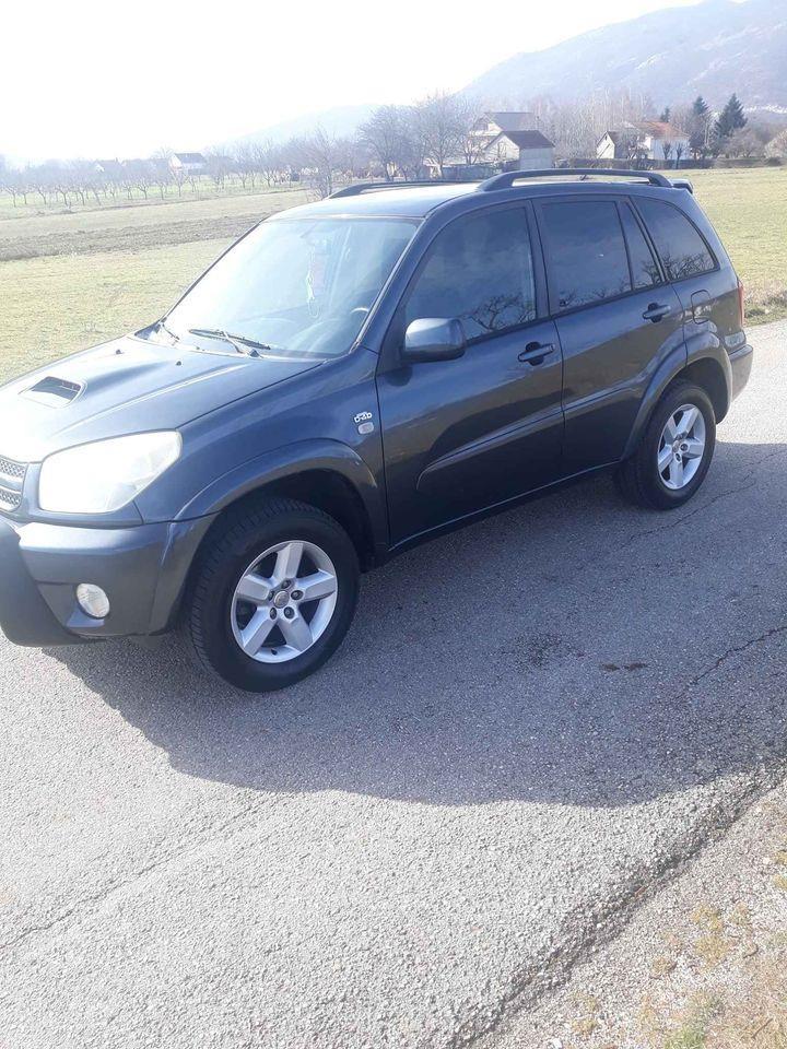 Prodajem-toyotu-RAV4--4x4