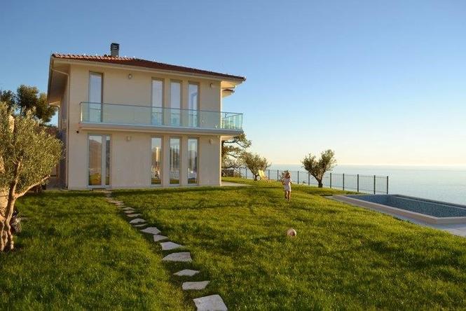 Dvoetazna vila sa bazenom 285m2 Rezevici