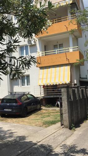Izdajem dvosoban stan 60m2