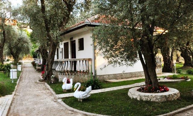 Bungalow and Apartment 48m2 in Bar 