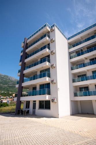 Prodajem dvosoban stan u Dobrim vodama