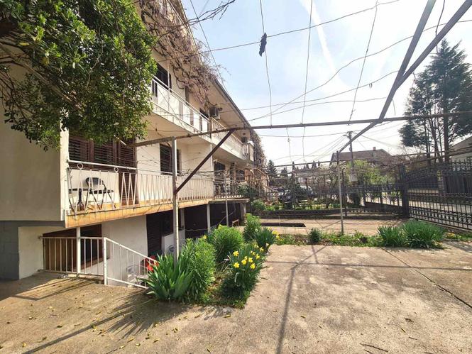 Izdavanje dvosoban stan u kući Tološi