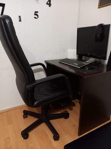 Stolica, kompjuter, radni sto
067499571