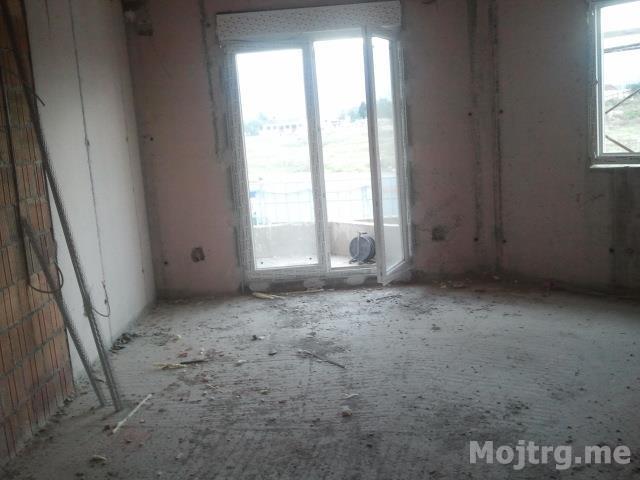 NOV JEDNOSOBAN STAN, STARI AERODROM