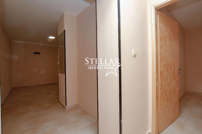 Izdavanje, poslovni prostor, 30m², Stari Aerodrom, Podgorica
