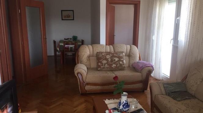Prodaje se stan u centru Bara