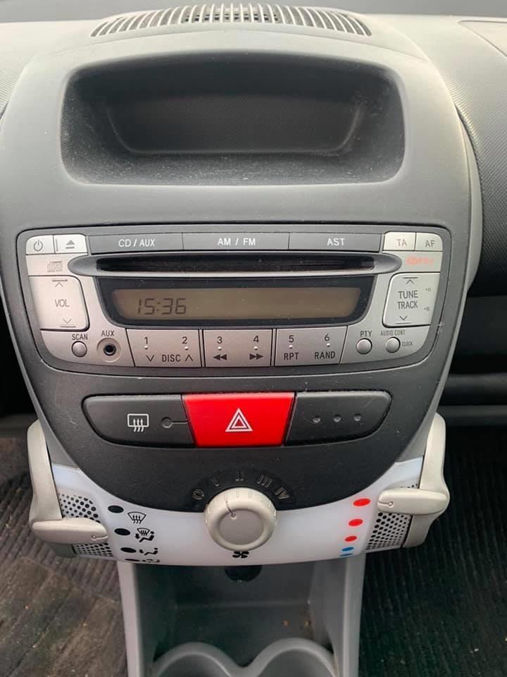 --PRODAJE-SE-TOYOTA-AYGO