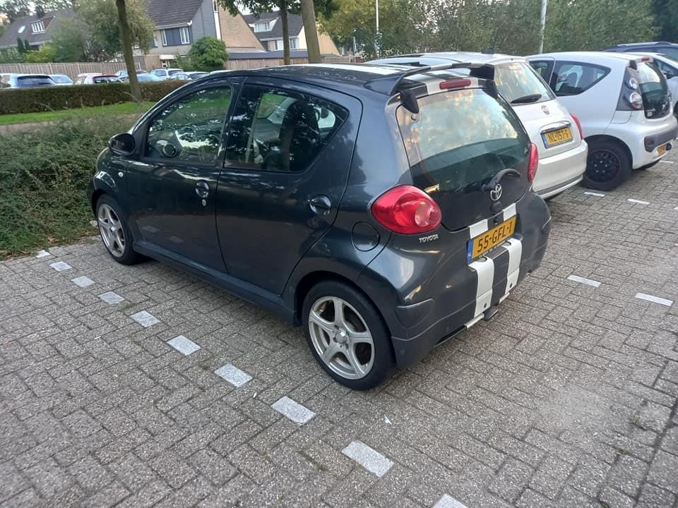 Auto-u-dolasku-za-Crnu-goru-069910896