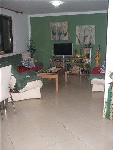 Izdaje se stan od 70m2 u Bar