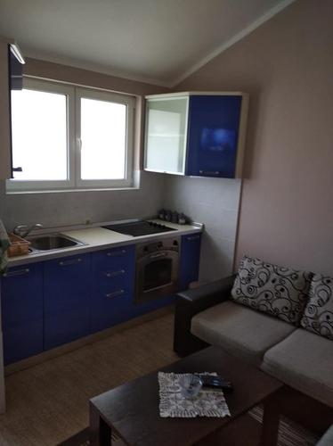 Izdajem apartmane i sobe u Herceg Novom Savina i Topla