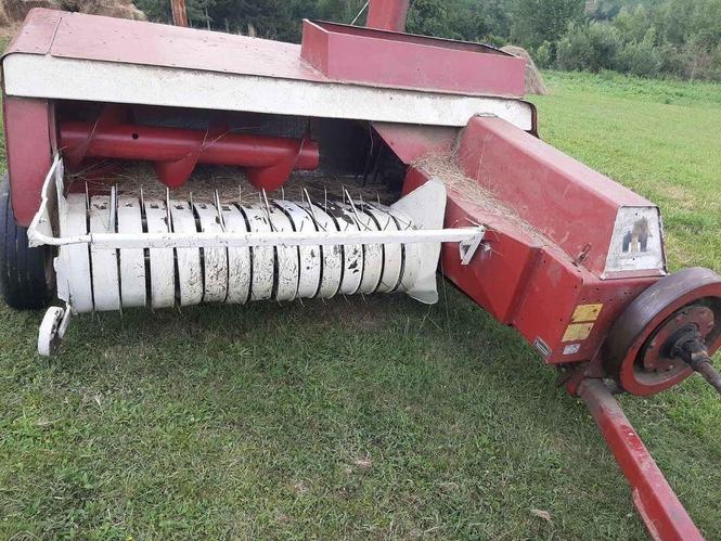 Balirka Iternacjonal 440 se prodaje u dobrom je stanju zvati