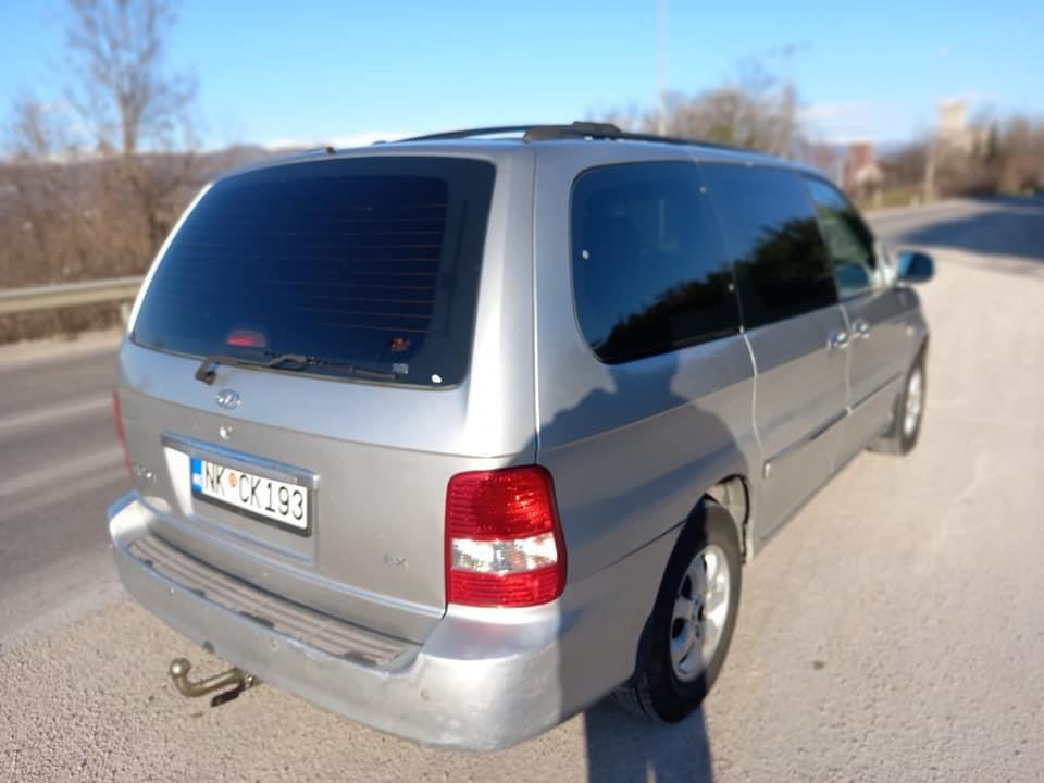 Kia-Carnival