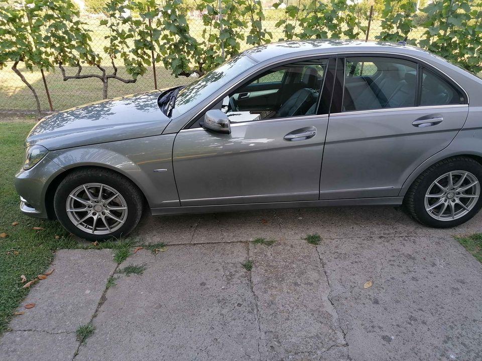 Mercedes-C-200--2012g