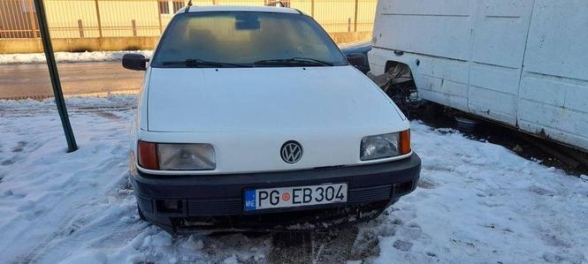 1.9 obicni Dizel..92 god ne reg...u dobrom stanju..samo kes