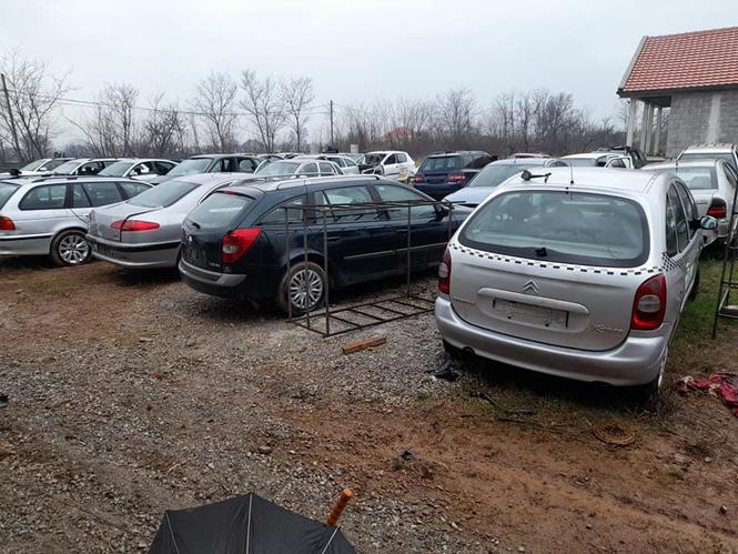 AUTO DJELOVI 067317804