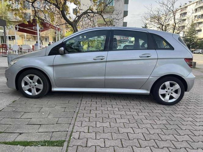 Pridaje se Mercedes b200
