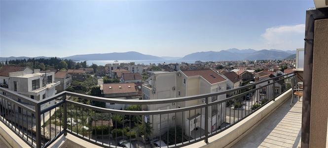 Prodajem trosoban penthouse sa pogledom na more  u Tivtu