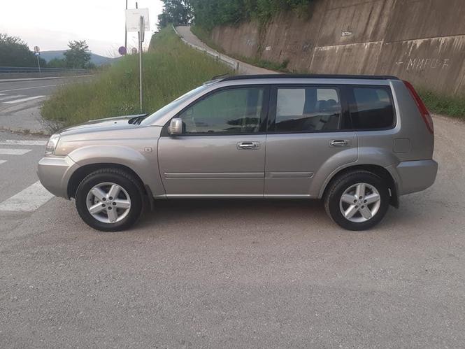 Nisan X-TRAIL