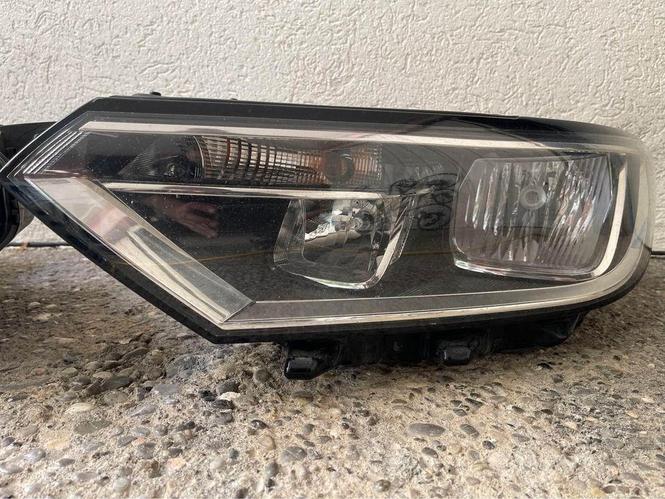 VW PASSAT B8 originalni farovi