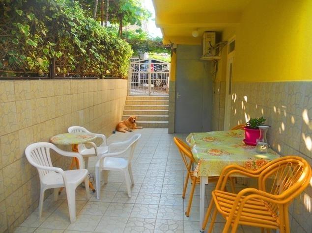 Stan-od-90m2-u-Herceg-Novi--HITNO