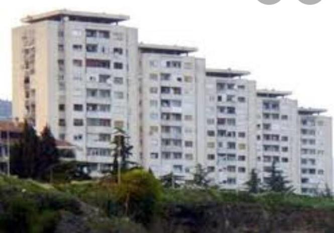 PRODAJA, DVOSOBAN MOMISICI