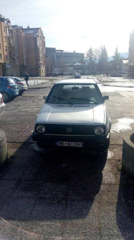 Golf-2-1-3-bezin-u-bas-dobrom-stanju
