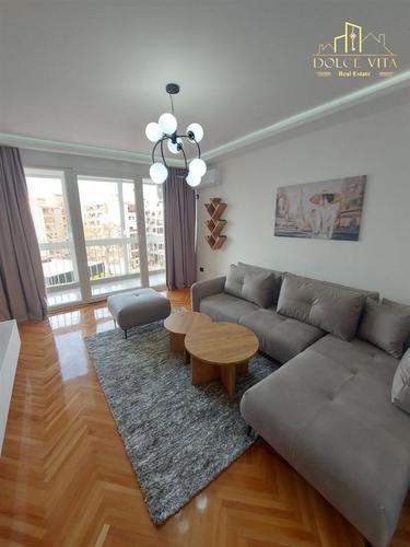 Izdavanje dvosobnog stana 65m2