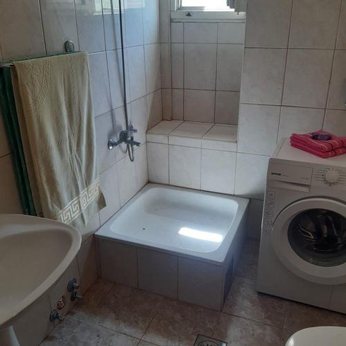 Izdaje se garsonjera u sklopu kuce (prizemlje) Ibricevina ko