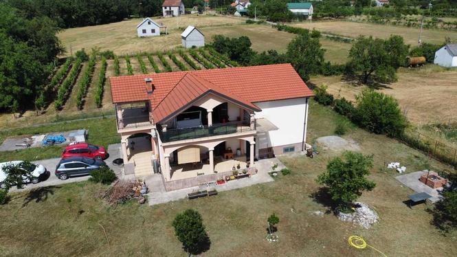 Kuca 340 kvadrata sige i luke opstina Danilovgrad