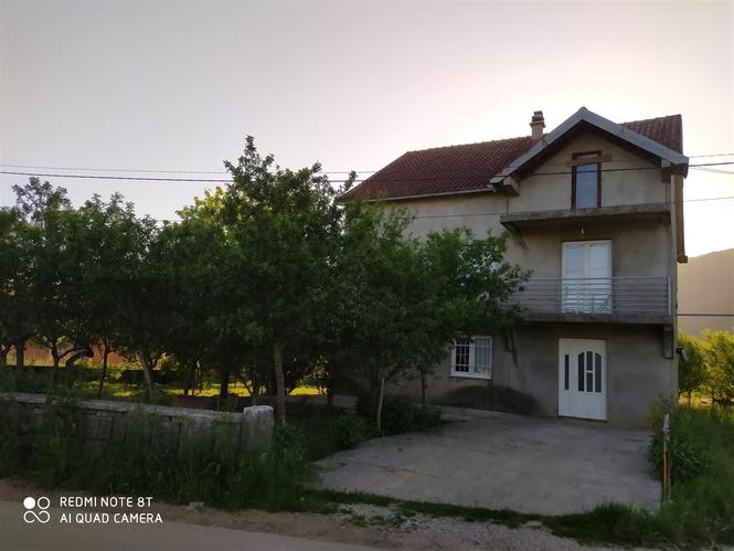 Prodajem zemljiste 2000m²