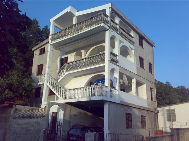 Kuca 730m2 u Sutomoru