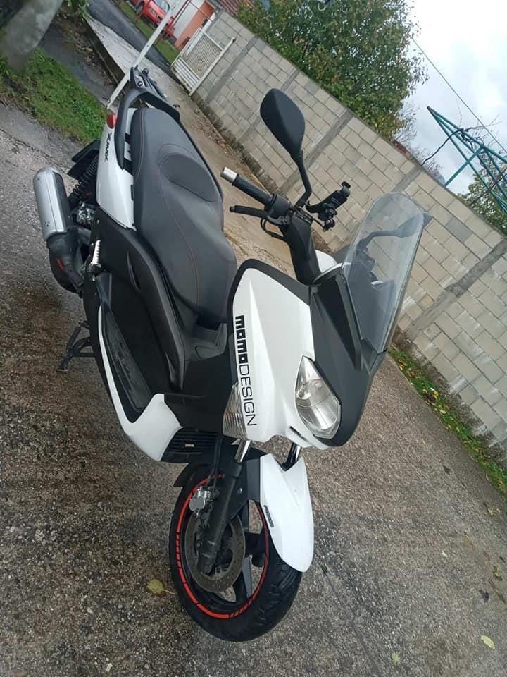 Yamaha-x-max-2011-godina