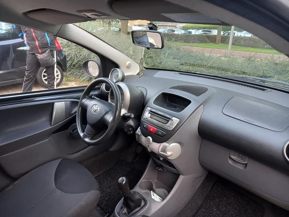 Auto-u-dolasku-za-Crnu-goru-069910896