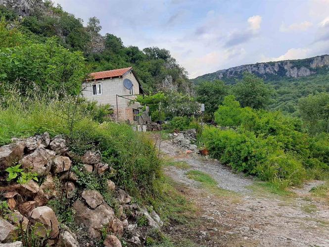 Prodajem imanje i staru kucu