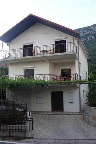 Izdajem 2 apartmana Šušanj-Bar