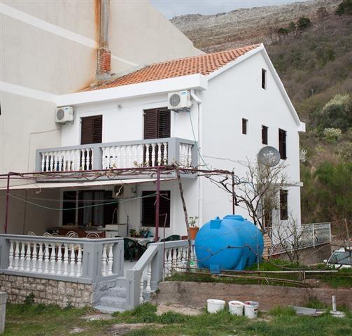 Kuca 200m2 Petrovac na Moru