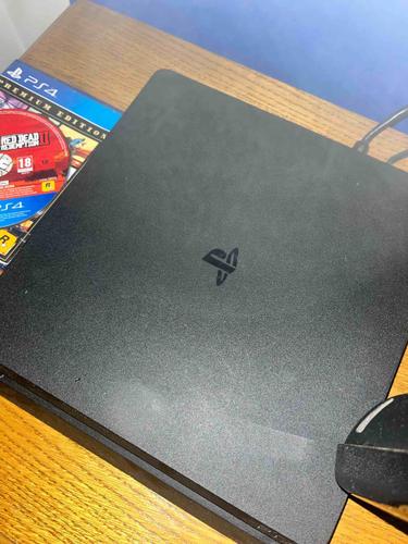 Prodajem Playstation 4 slim
