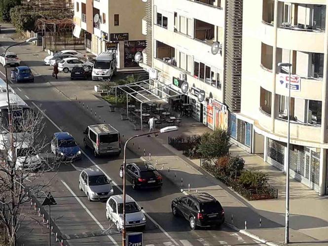 PRODAJA, GARSONJERA PREKO MORACE