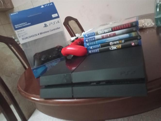 Prodajem playstation 4