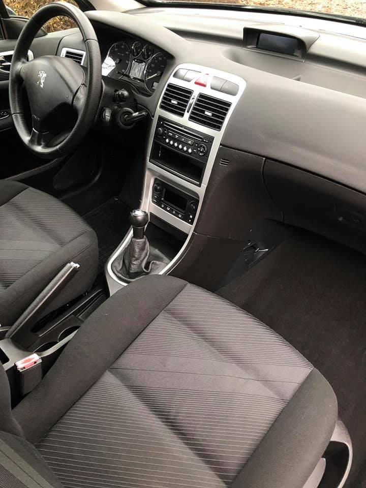 PEUGEOT-307