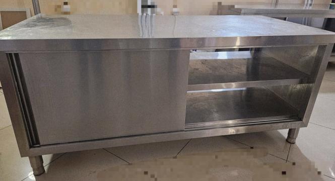 Radni sto od inox-a sa policom 180x80, visina 80 cena 650e i