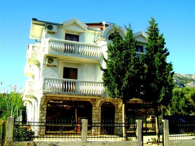 Vila od 660m2 u Susanj, Bar