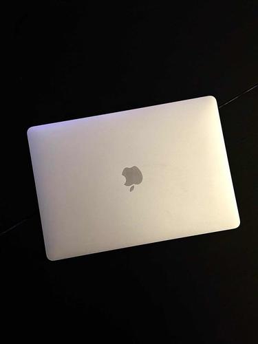 Prodaje se MacBook Air